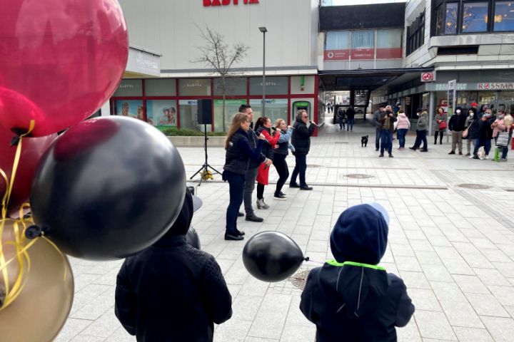 160 alkalom, 35 település, több ezer hálás néző a Pandémiában! Egy éve indult útjára „Maradj otthon, majd mi megyünk!” programunk