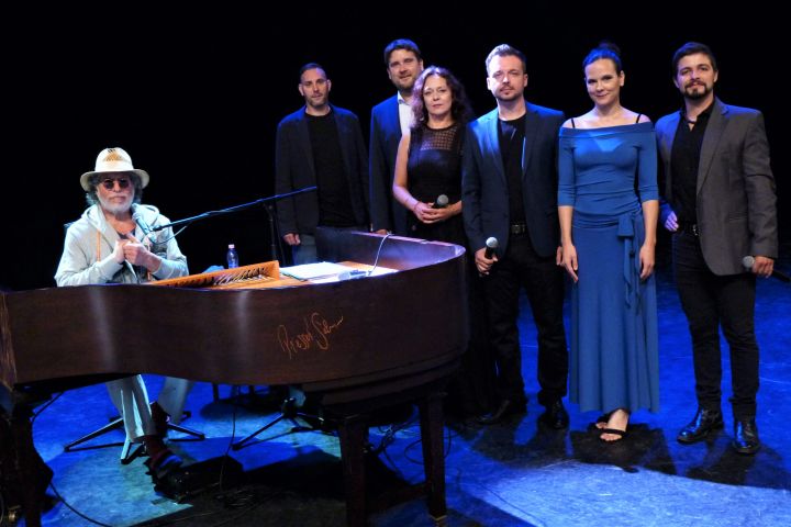 Presser Gábor és a soproni színészek a próbán: Kiss Noró, Savanyu Gergely, Szőcs Erika, Marosszéki Tamás, Molnár Anikó, Papp Attila