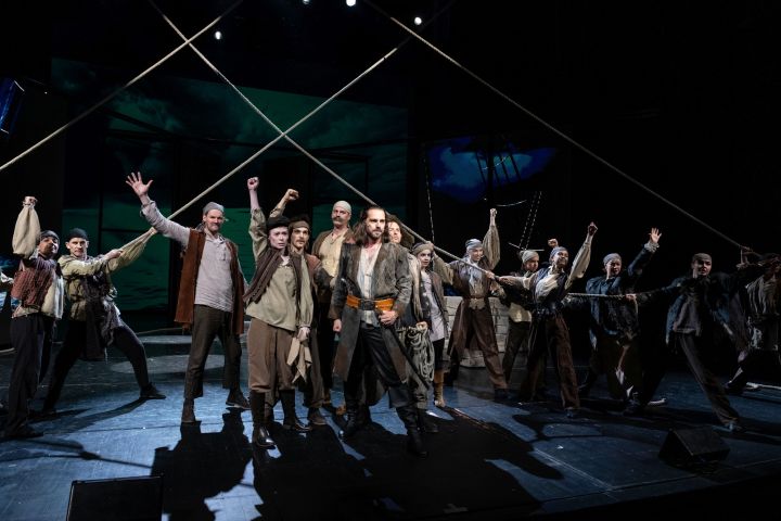 Benyovszky Móric kalandos életét vitte színre a Vörösmarty Színház legújabb zenés darabjában