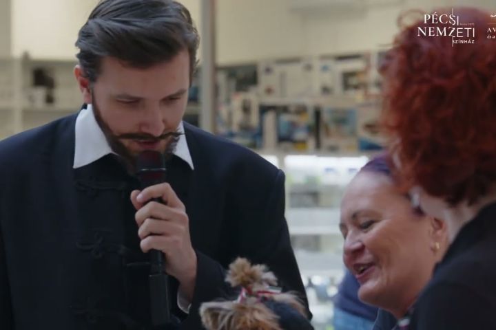 Flashmobokkal köszöntötték a nemzeti ünnepet a Pécsi Nemzeti Színház művészei